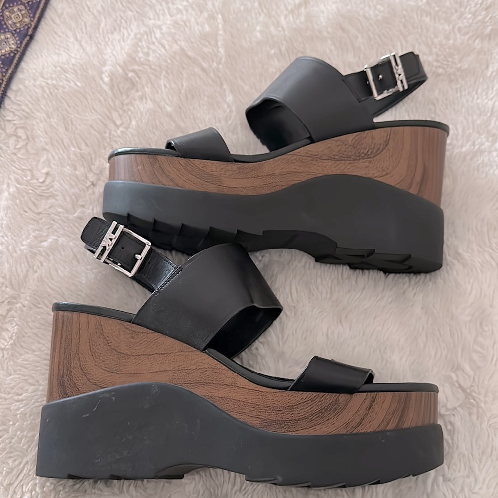 Michael Kors black leather faux, wood wedge 8 1/2 medium